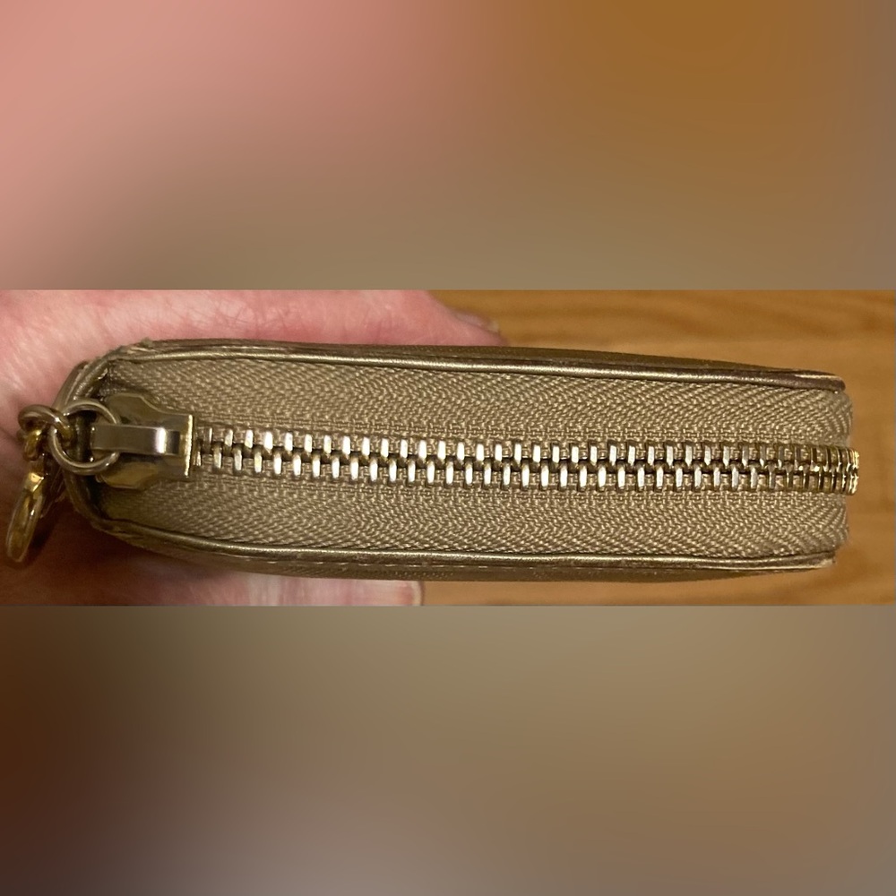 Gucci GG Imprime Metallic Gold Zip Around Wallet EUC!!! - Picture 9 of 16